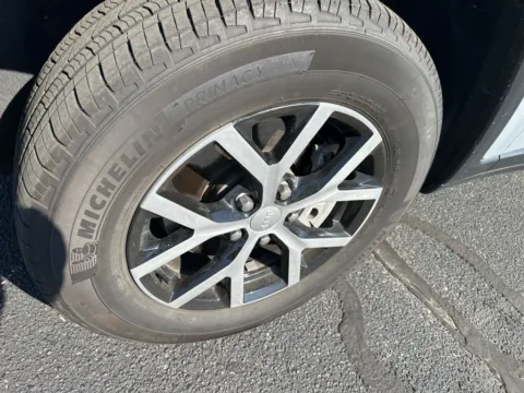 More photos of 2023 Jeep Grand Cherokee L Limited at Zeigler Chrysler Dodge Jeep Ram of Grandville, MI