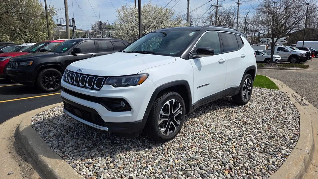 White 2022 Jeep Compass Limited for sale in Grandville, MI