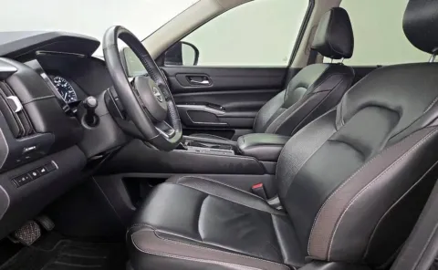 More photos of 2023 Nissan Pathfinder SL at Zeigler Chrysler Dodge Jeep Ram of Grandville, MI