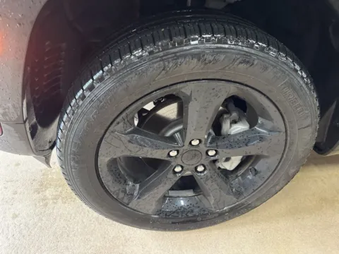 More photos of 2023 Jeep Grand Cherokee Limited at Zeigler Chrysler Dodge Jeep Ram of Grandville, MI