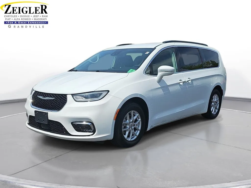 White 2022 Chrysler Pacifica Touring L for sale in Grandville, MI