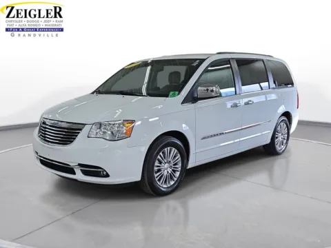 White 2015 Chrysler Town & Country Touring-L for sale in Grandville, MI