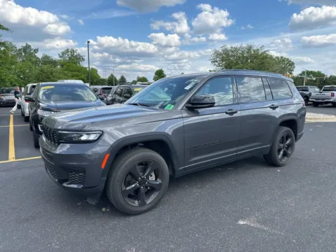More photos of 2023 Jeep Grand Cherokee L Altitude at Zeigler Chrysler Dodge Jeep Ram of Grandville, MI