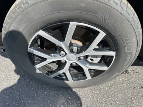 More photos of 2023 Jeep Grand Cherokee L Limited at Zeigler Chrysler Dodge Jeep Ram of Grandville, MI