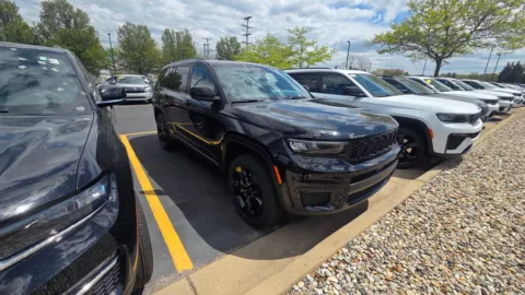 Another view of 2023 Jeep Grand Cherokee L Altitude for sale in Grandville, MI at Zeigler Chrysler Dodge Jeep Ram of Grandville