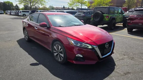 Another view of 2022 Nissan Altima 2.5 SL for sale in Grandville, MI at Zeigler Chrysler Dodge Jeep Ram of Grandville