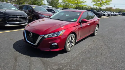 Red 2022 Nissan Altima 2.5 SL for sale in Grandville, MI