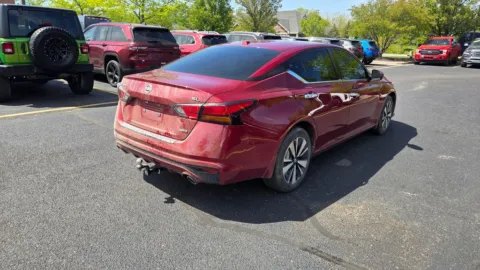 More photos of 2022 Nissan Altima 2.5 SL at Zeigler Chrysler Dodge Jeep Ram of Grandville, MI