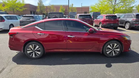 More photos of 2022 Nissan Altima 2.5 SL at Zeigler Chrysler Dodge Jeep Ram of Grandville, MI