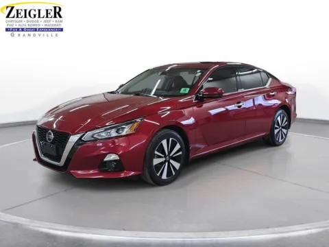 Red 2022 Nissan Altima 2.5 SL for sale in Grandville, MI