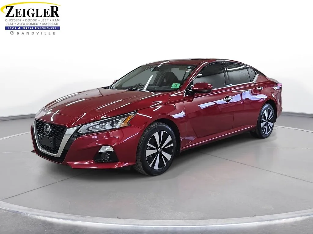 Red 2022 Nissan Altima 2.5 SL for sale in Grandville, MI