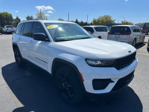 White 2023 Jeep Grand Cherokee Altitude X for sale in Grandville, MI