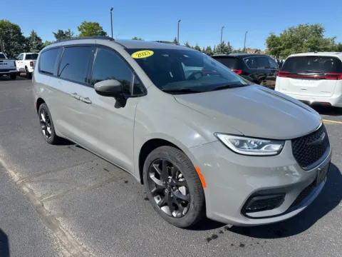 Gray 2023 Chrysler Pacifica Touring L for sale in Grandville, MI