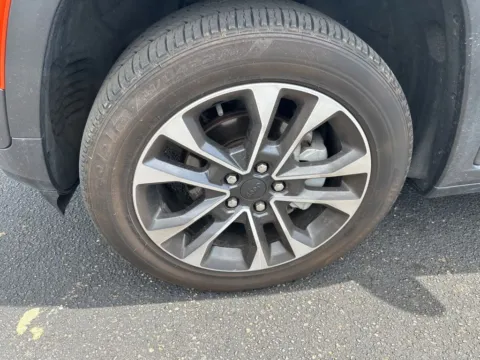 More photos of 2023 Jeep Grand Cherokee Overland at Zeigler Chrysler Dodge Jeep Ram of Grandville, MI