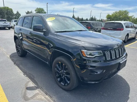 Black 2022 Jeep Grand Cherokee WK Laredo X for sale in Grandville, MI
