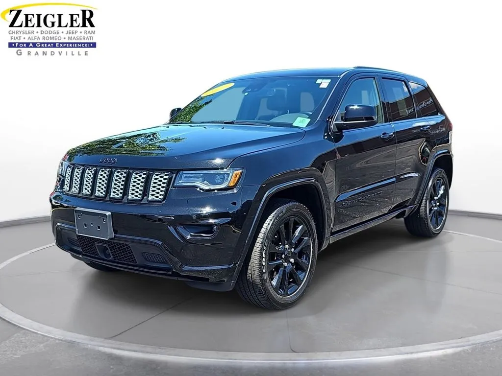 Black 2022 Jeep Grand Cherokee WK Laredo X for sale in Grandville, MI