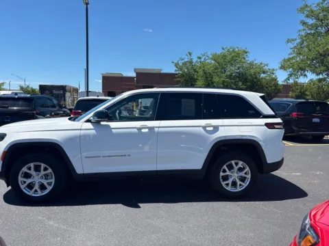 More photos of 2023 Jeep Grand Cherokee Limited at Zeigler Chrysler Dodge Jeep Ram of Grandville, MI