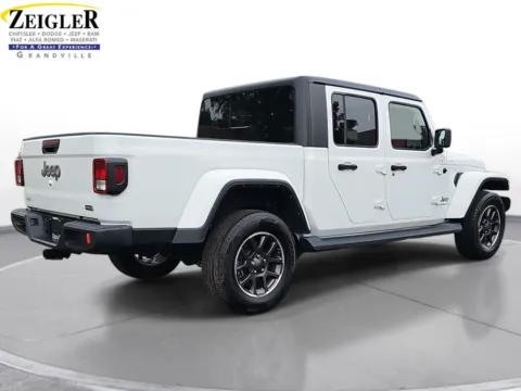 More photos of 2022 Jeep Gladiator Overland at Zeigler Chrysler Dodge Jeep Ram of Grandville, MI