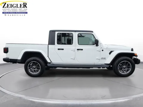 More photos of 2022 Jeep Gladiator Overland at Zeigler Chrysler Dodge Jeep Ram of Grandville, MI