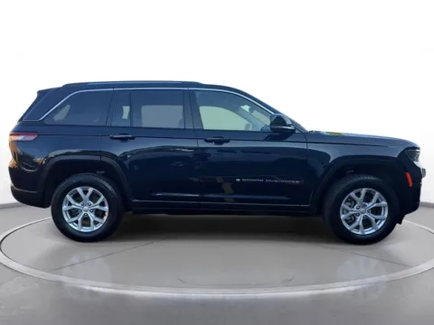 More photos of 2023 Jeep Grand Cherokee Limited at Zeigler Chrysler Dodge Jeep Ram of Grandville, MI