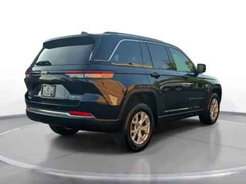 More photos of 2023 Jeep Grand Cherokee Limited at Zeigler Chrysler Dodge Jeep Ram of Grandville, MI