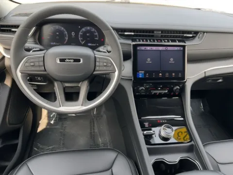 More photos of 2023 Jeep Grand Cherokee Limited at Zeigler Chrysler Dodge Jeep Ram of Grandville, MI