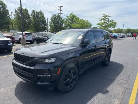 Black 2023 Jeep Grand Cherokee L Limited for sale in Grandville, MI