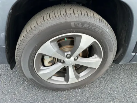 More photos of 2021 Jeep Cherokee Limited at Zeigler Chrysler Dodge Jeep Ram of Grandville, MI