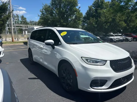 Photos of 2023 Chrysler Pacifica Touring L for sale in Grandville, MI at Zeigler Chrysler Dodge Jeep Ram of Grandville