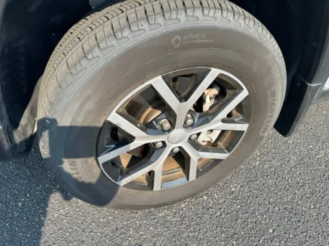 More photos of 2023 Jeep Grand Cherokee L Limited at Zeigler Chrysler Dodge Jeep Ram of Grandville, MI