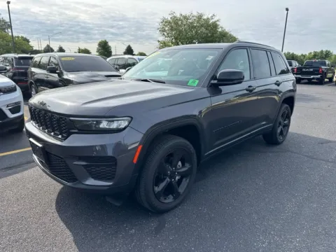 Another view of 2023 Jeep Grand Cherokee Altitude X for sale in Grandville, MI at Zeigler Chrysler Dodge Jeep Ram of Grandville