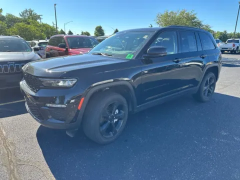 More photos of 2023 Jeep Grand Cherokee Limited at Zeigler Chrysler Dodge Jeep Ram of Grandville, MI