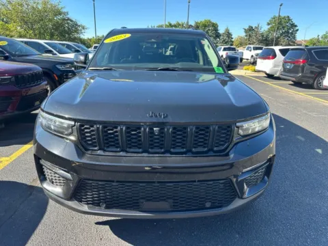 Another view of 2023 Jeep Grand Cherokee Limited for sale in Grandville, MI at Zeigler Chrysler Dodge Jeep Ram of Grandville