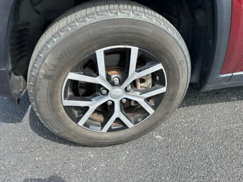 More photos of 2023 Jeep Grand Cherokee L Limited at Zeigler Chrysler Dodge Jeep Ram of Grandville, MI