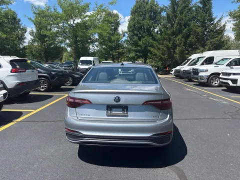More photos of 2024 Volkswagen Jetta 1.5T SE at Zeigler Chrysler Dodge Jeep Ram of Grandville, MI