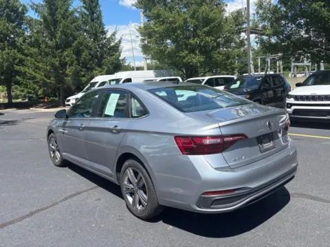 More photos of 2024 Volkswagen Jetta 1.5T SE at Zeigler Chrysler Dodge Jeep Ram of Grandville, MI