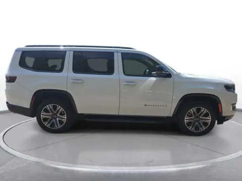 More photos of 2025 Jeep Wagoneer Series II at Zeigler Chrysler Dodge Jeep Ram of Grandville, MI
