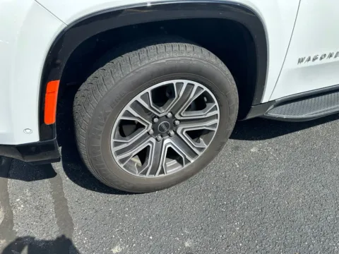 More photos of 2025 Jeep Wagoneer Series II at Zeigler Chrysler Dodge Jeep Ram of Grandville, MI