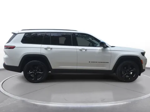 More photos of 2023 Jeep Grand Cherokee L Altitude at Zeigler Chrysler Dodge Jeep Ram of Grandville, MI