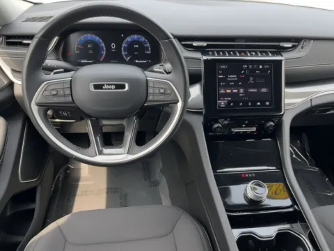 More photos of 2022 Jeep Grand Cherokee Laredo at Zeigler Chrysler Dodge Jeep Ram of Grandville, MI