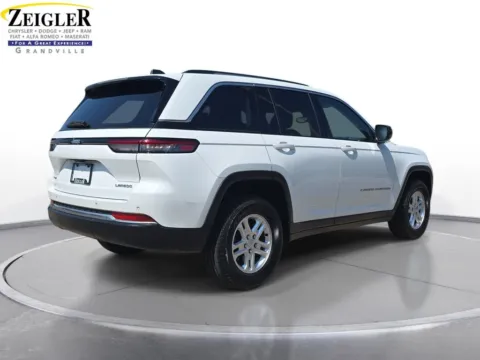 More photos of 2022 Jeep Grand Cherokee Laredo at Zeigler Chrysler Dodge Jeep Ram of Grandville, MI