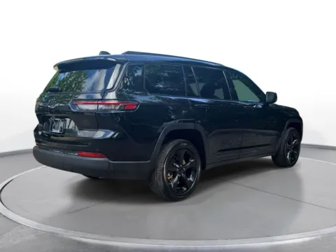 More photos of 2023 Jeep Grand Cherokee L Altitude at Zeigler Chrysler Dodge Jeep Ram of Grandville, MI