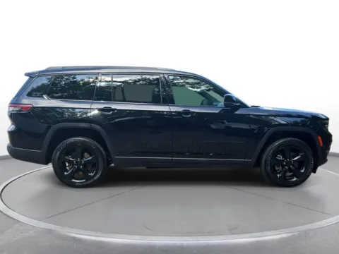 More photos of 2023 Jeep Grand Cherokee L Altitude at Zeigler Chrysler Dodge Jeep Ram of Grandville, MI