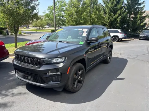 Black 2023 Jeep Grand Cherokee Limited for sale in Grandville, MI