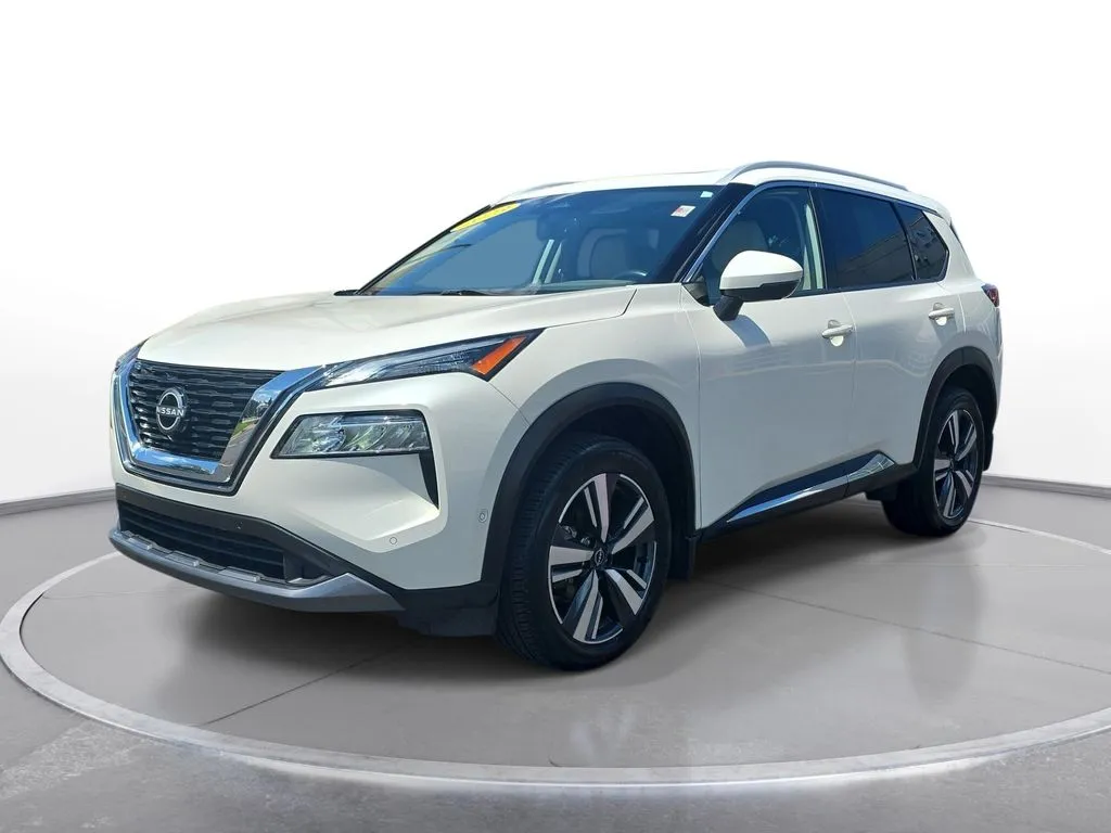 White 2023 Nissan Rogue SL for sale in Grandville, MI