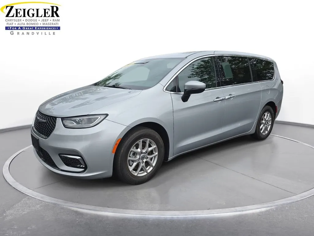 2023 Chrysler Pacifica Touring for sale in Grandville, MI