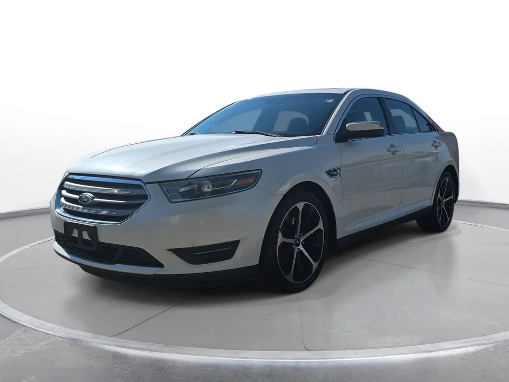 White 2015 Ford Taurus SEL for sale in Grandville, MI