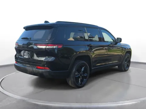 More photos of 2023 Jeep Grand Cherokee L Altitude at Zeigler Chrysler Dodge Jeep Ram of Grandville, MI