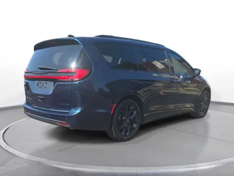 More photos of 2025 Chrysler Pacifica Limited at Zeigler Chrysler Dodge Jeep Ram of Grandville, MI