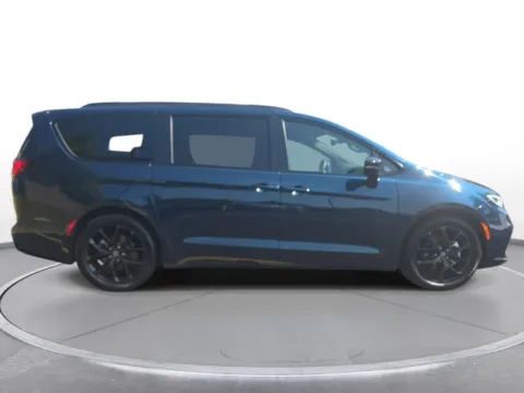 More photos of 2025 Chrysler Pacifica Limited at Zeigler Chrysler Dodge Jeep Ram of Grandville, MI